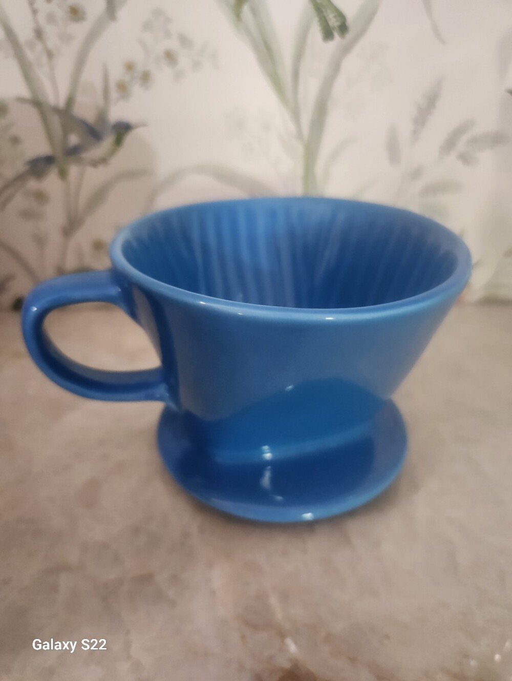 Ceramic Pour-Over Coffee Dripper in Bright Blue - Classic Home Brewing